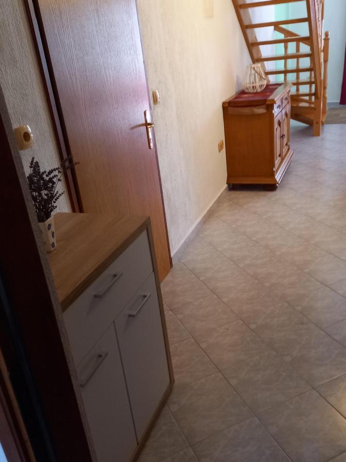 Apartments Makaus Kampor المظهر الخارجي الصورة