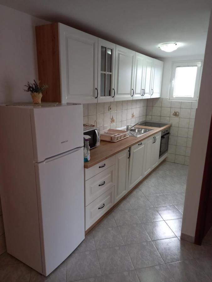Apartments Makaus Kampor المظهر الخارجي الصورة