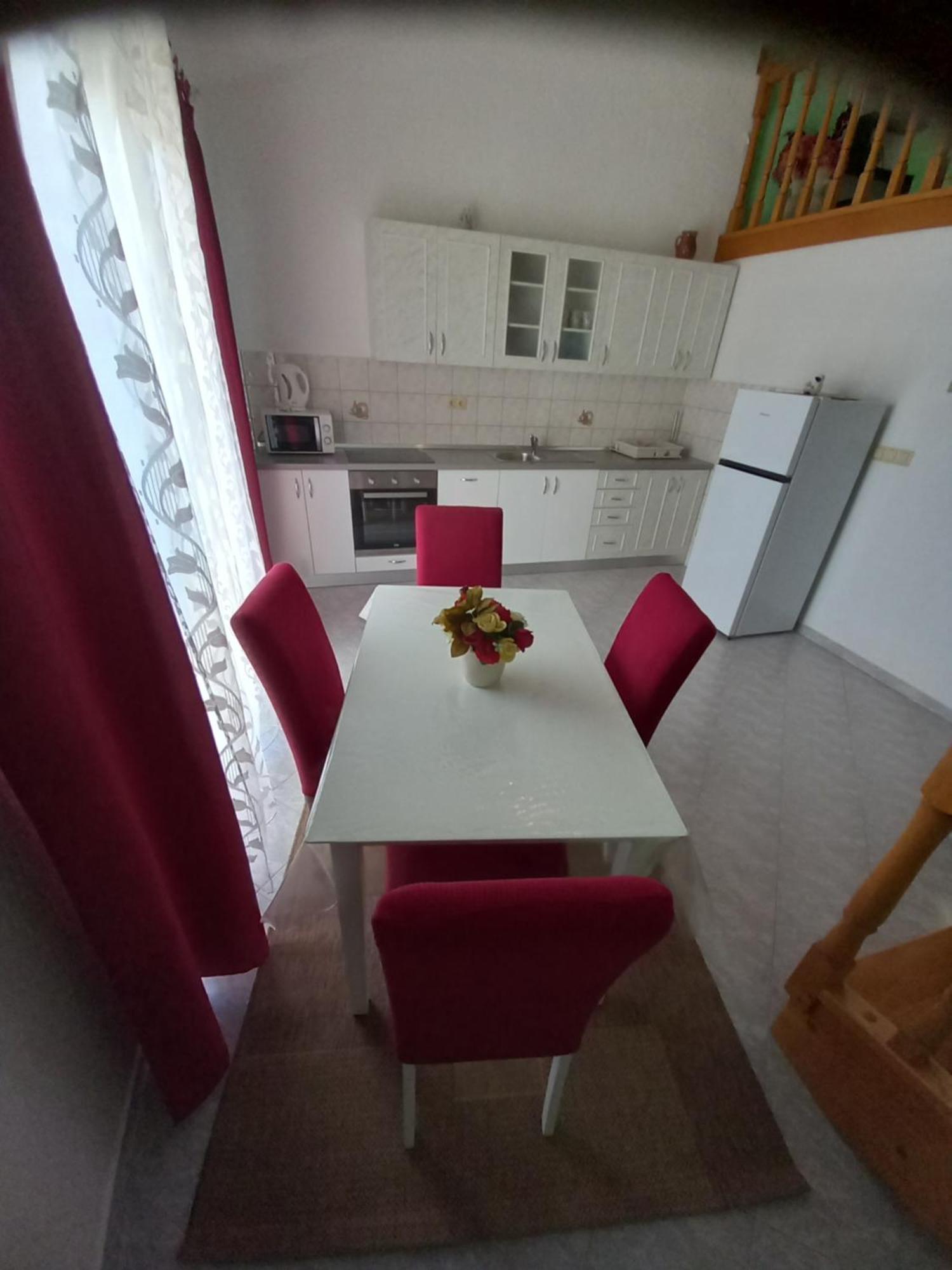 Apartments Makaus Kampor المظهر الخارجي الصورة