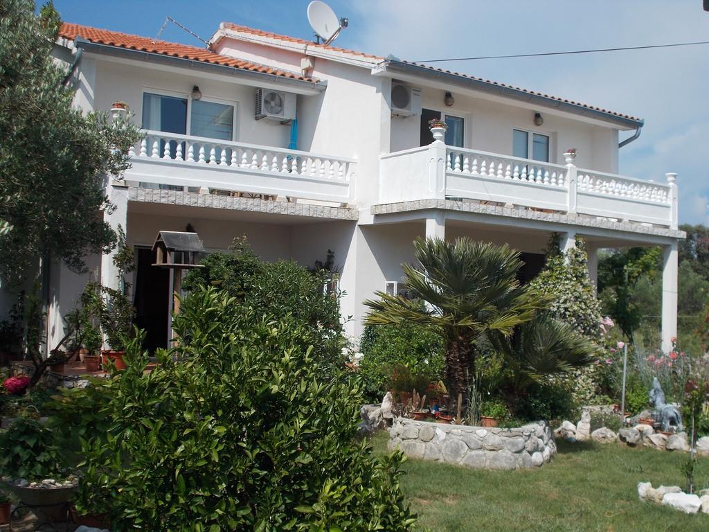 Apartments Makaus Kampor المظهر الخارجي الصورة